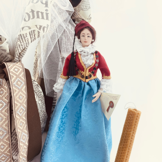Εικόνα για Σετ λαμπάδας Αμαλία Παρδοσιακή φορεσιά 